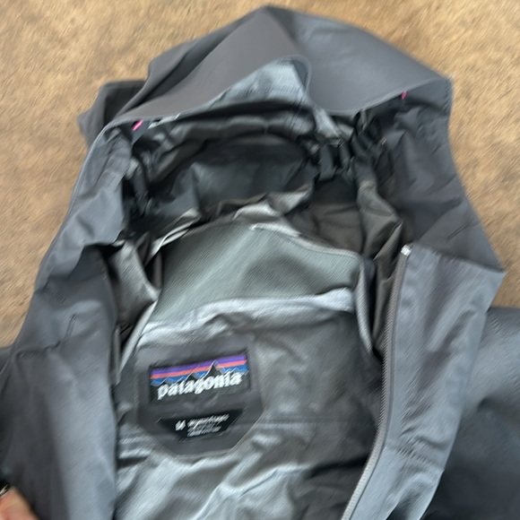 Patagonia Gortex bibs and jacket. Like new - Picture 2 of 11